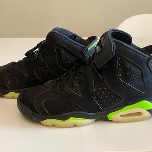 Jordan’s Retro Black/Electric Green Youth 5
